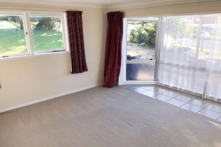 Photo of property in 41 Tiroroa Avenue, Te Atatu South, Auckland, 0610