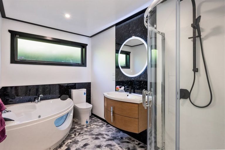 Photo of property in 112 Kawiu Road, Levin, 5510