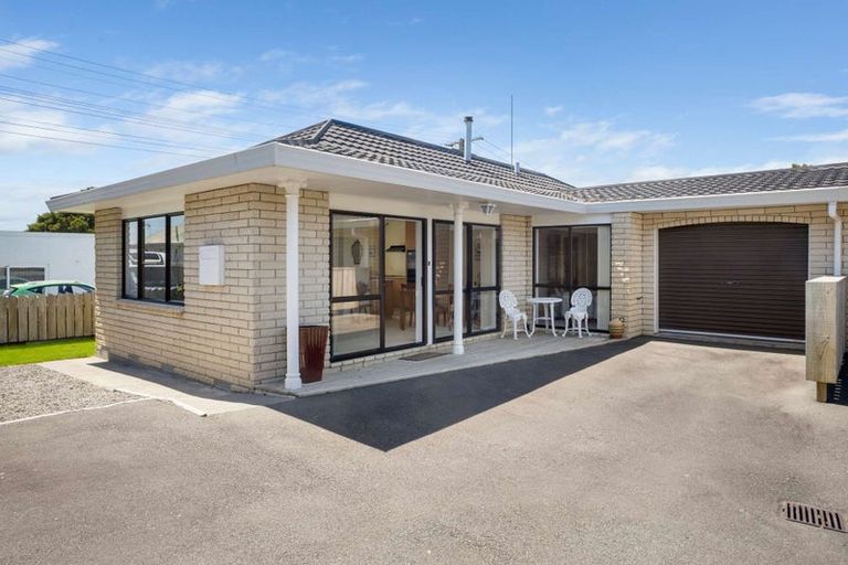 Photo of property in 19a Paynters Avenue, Strandon, New Plymouth, 4312