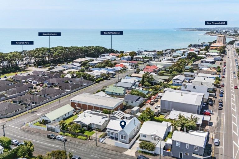 Photo of property in 15 Morley Street, New Plymouth, 4310