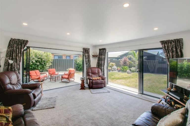 Photo of property in 25 Delta Mews Place, Clive, 4102