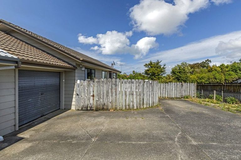 Photo of property in 1/16 Cabello Place, Unsworth Heights, Auckland, 0632
