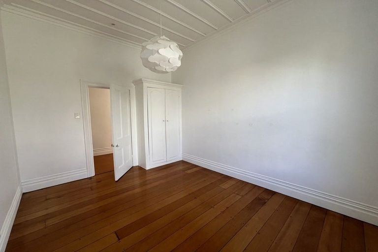 Photo of property in 19 Lake Road, Devonport, Auckland, 0624