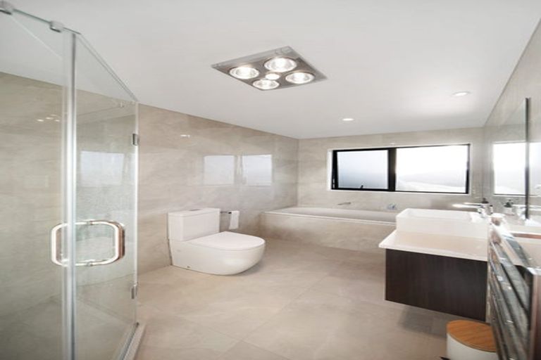 Photo of property in 11 Koiora Road, Clarks Beach, 2122