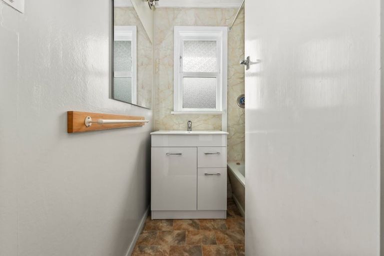 Photo of property in 11 Hereford Street, Levin, 5510