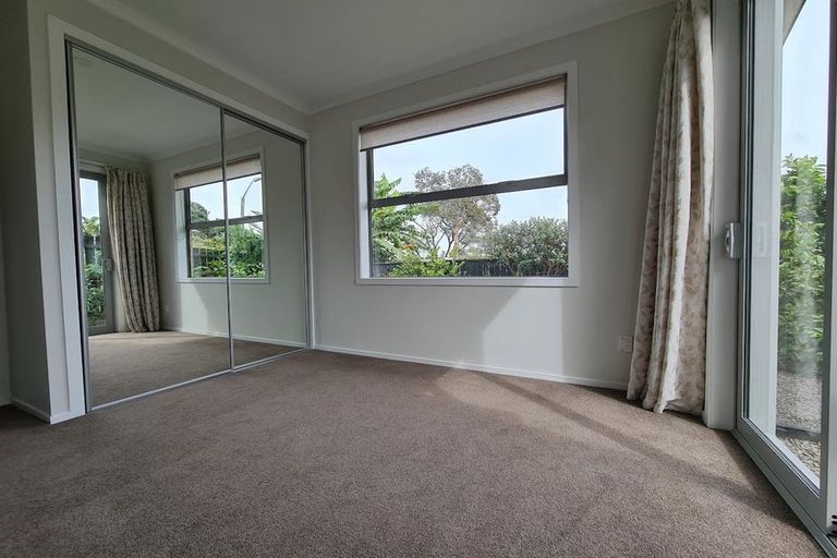 Photo of property in 23a Rena Place, West Harbour, Auckland, 0618