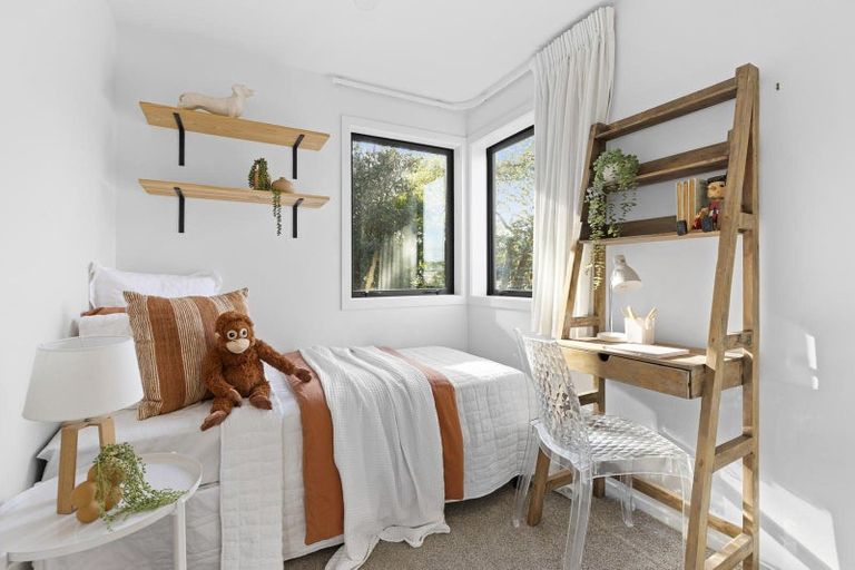 Photo of property in 2a Mcquoid Place, Glenfield, Auckland, 0629