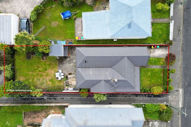 Photo of property in 44 Hargest Crescent, Saint Kilda, Dunedin, 9012