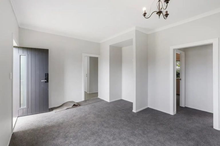 Photo of property in 5 Waiari Road, Conifer Grove, Takanini, 2112