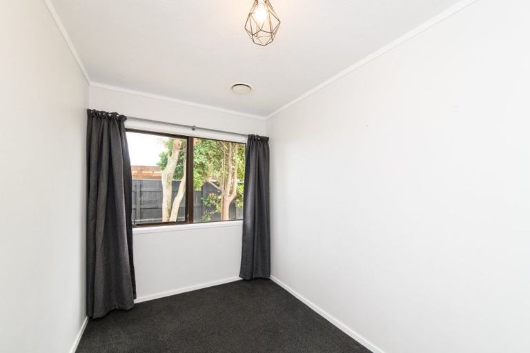 Photo of property in 27 Mcleavey Drive, Kelvin Grove, Palmerston North, 4414