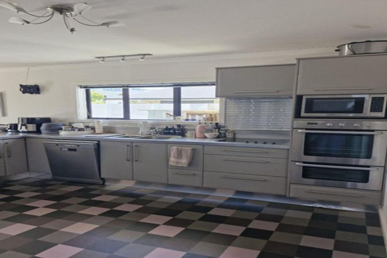 Photo of property in 66 Ngamotu Road, Spotswood, New Plymouth, 4310