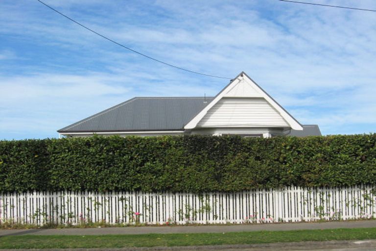 Photo of property in 111 Middlepark Road, Sockburn, Christchurch, 8042