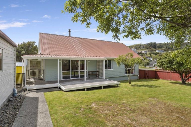 Photo of property in 2 Seagull Place, Whitby, Porirua, 5024