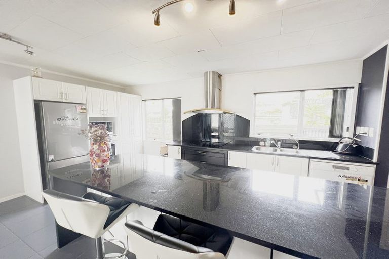 Photo of property in 13 Sikkim Crescent, Clover Park, Auckland, 2019