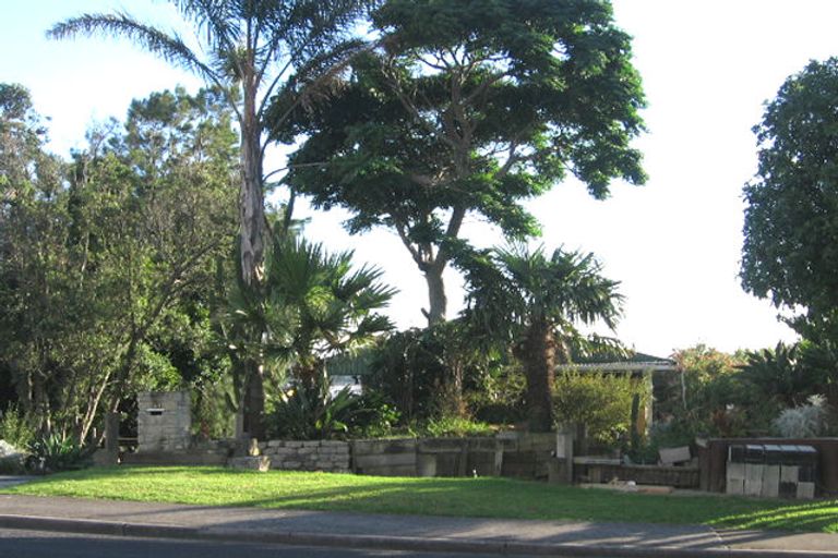 Photo of property in 27 Velma Road, Hillcrest, Auckland, 0627