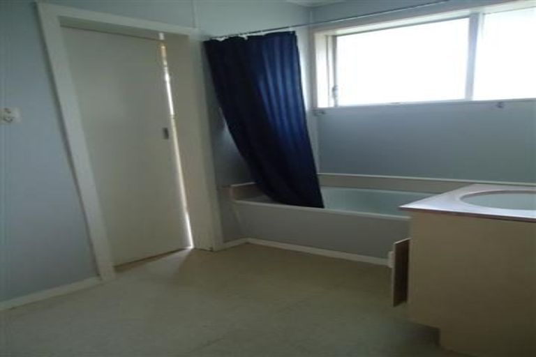 Photo of property in 2/6 Division Street, Riccarton, Christchurch, 8041