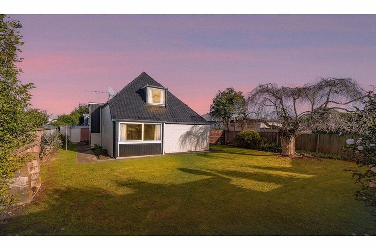 Photo of property in 2/38 Reynolds Avenue, Bishopdale, Christchurch, 8053