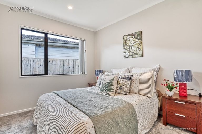 Photo of property in 2 Hamblyn Place, Ranui, Auckland, 0612