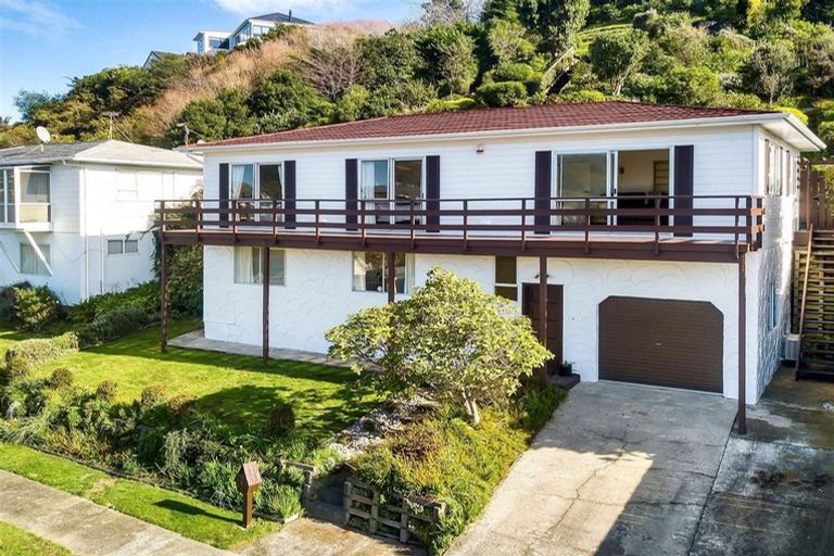 Photo of property in 56 Fyvie Avenue, Tawa, Wellington, 5028