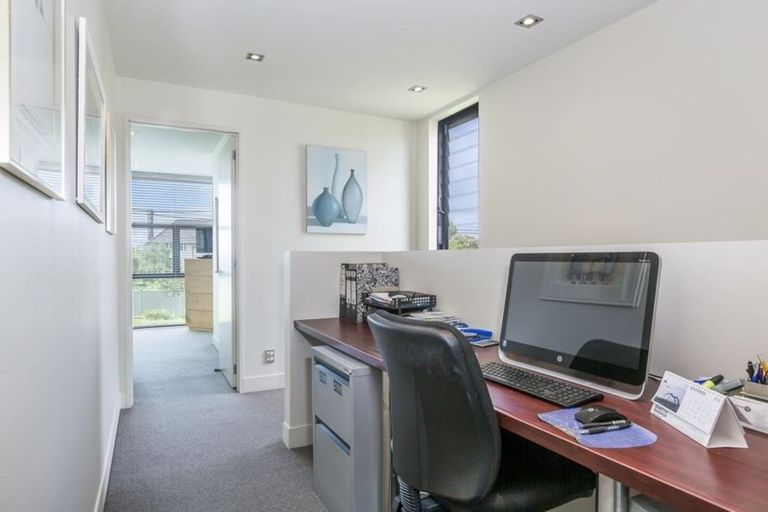 Photo of property in 4a Norwood Road, Bayswater, Auckland, 0622