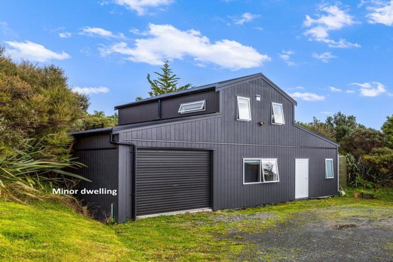 Photo of property in 60 Roberts Road, Matakatia, Whangaparaoa, 0930