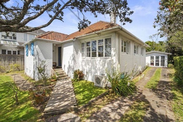 Photo of property in 325 Lake Road, Hauraki, Auckland, 0622