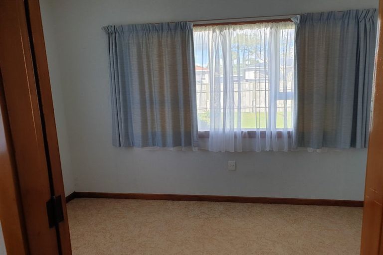 Photo of property in 15 Turakina Street, Merrilands, New Plymouth, 4312