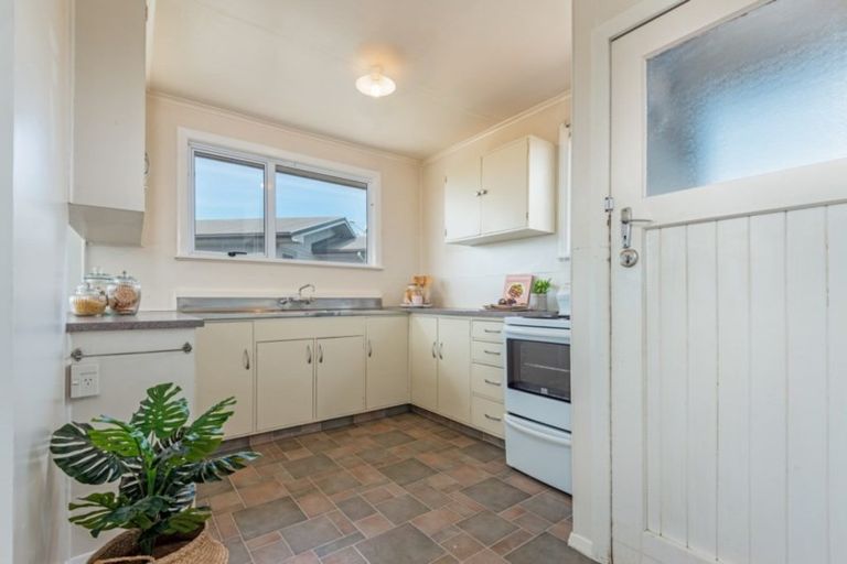 Photo of property in 28 Holdsworth Avenue, Milson, Palmerston North, 4414