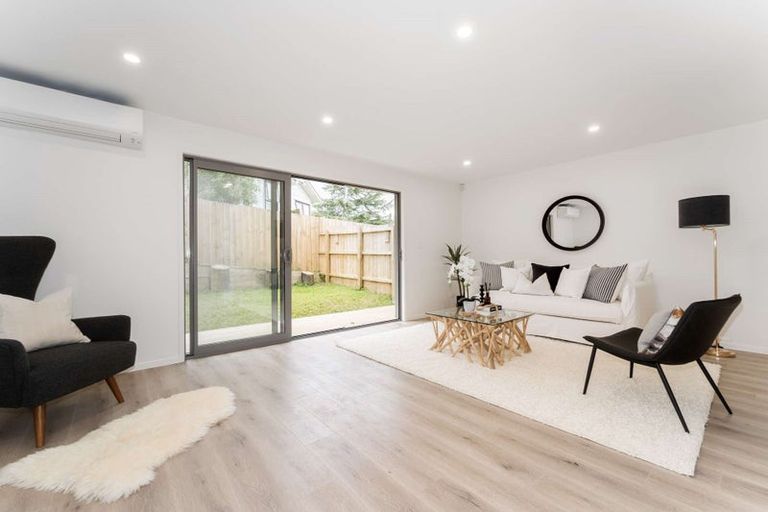 Photo of property in 6d Buisson Glade, West Harbour, Auckland, 0618