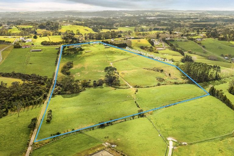 Photo of property in 133 Hanham Road, Kumeu, 0891