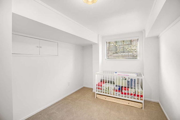 Photo of property in 42 John Dee Crescent, Red Beach, 0932