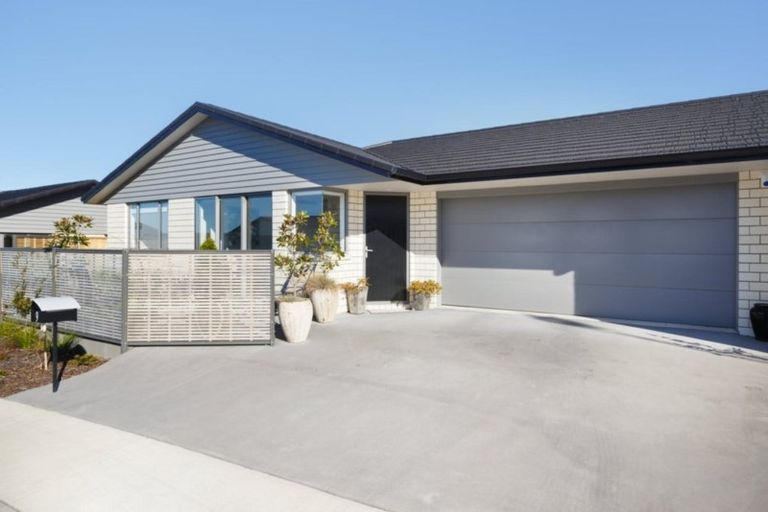 Photo of property in Waterview Estate, 9/4 Greystone Place, Omokoroa, 3114