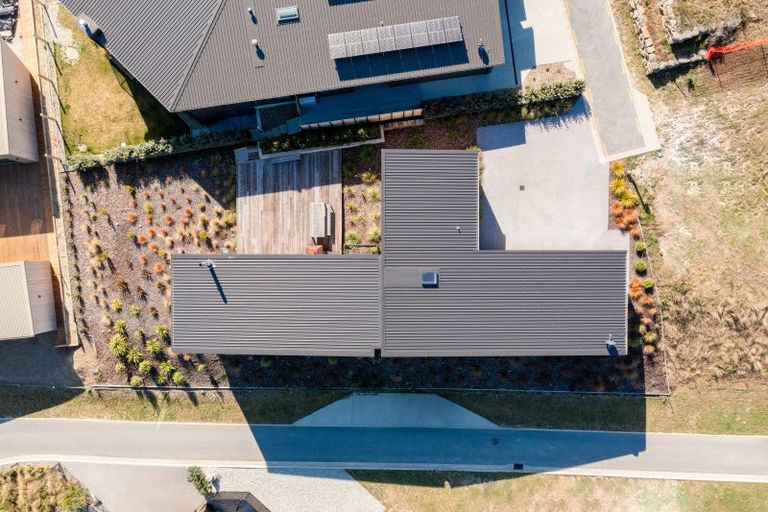 Photo of property in 6 Akitu Rise, Wanaka, 9305