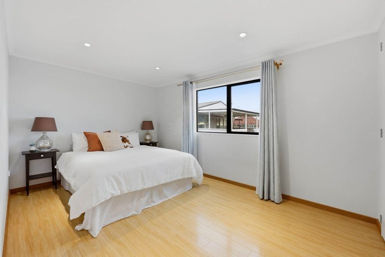 Photo of property in 45a Bradbury Road, Botany Downs, Auckland, 2010