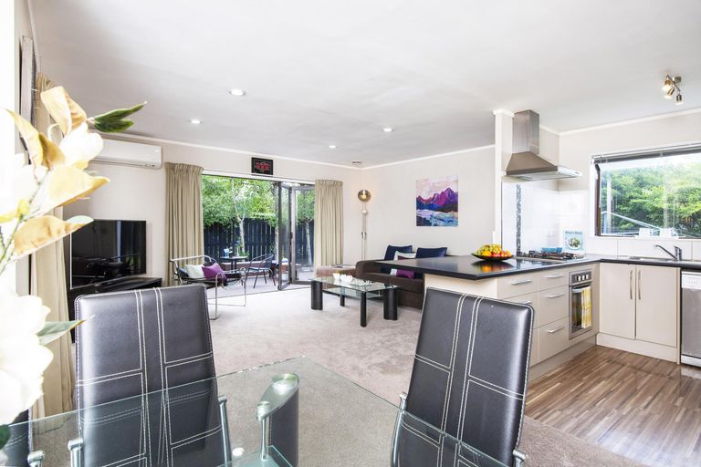 Photo of property in 2/13 De Quincey Terrace, Highland Park, Auckland, 2010