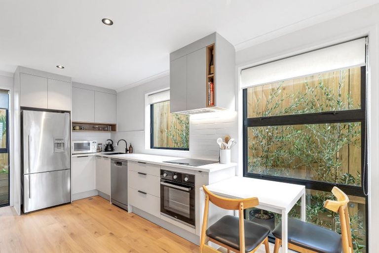 Photo of property in 1092b Great North Road, Point Chevalier, Auckland, 1022