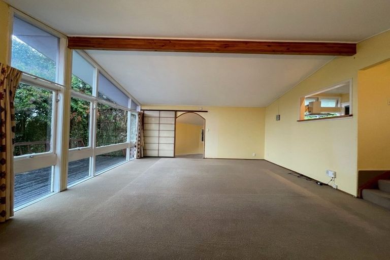 Photo of property in 17 Ellice Road, Totara Vale, Auckland, 0629