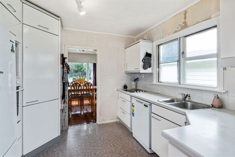 Photo of property in 103 Kenmore Street, Newlands, Wellington, 6037