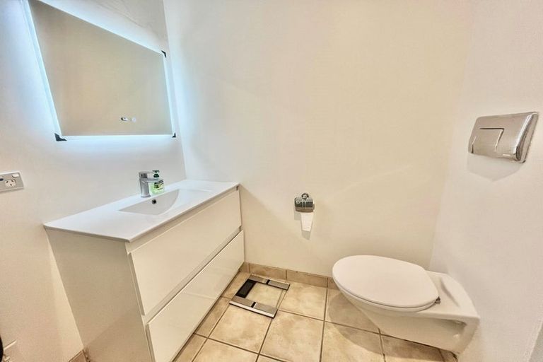 Photo of property in 5 Kent Terrace, Mount Victoria, Wellington, 6011