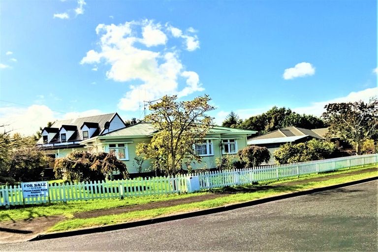 Photo of property in 11 Darlington Street, Ngatea, 3503