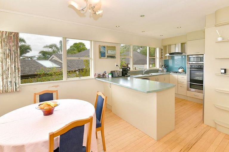 Photo of property in 14 Tawhana Crescent, Red Beach, 0932