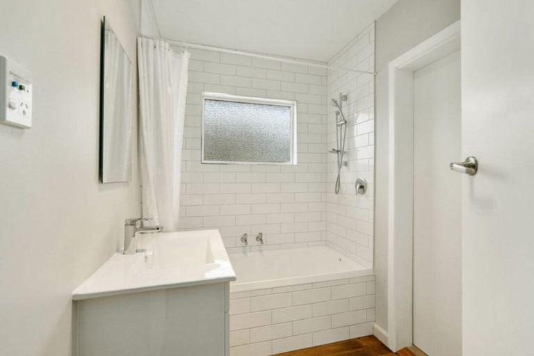 Photo of property in 1/166 Springs Road, Hornby, Christchurch, 8042