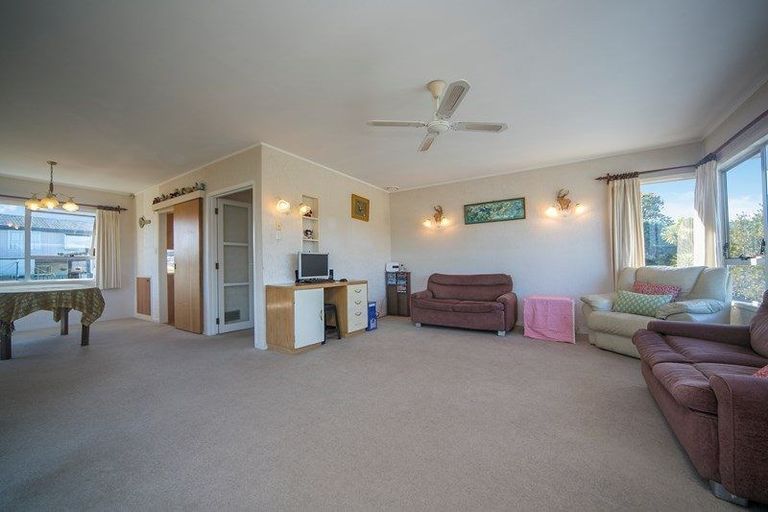 Photo of property in 6 Sunnylaw Place, Glen Eden, Auckland, 0602