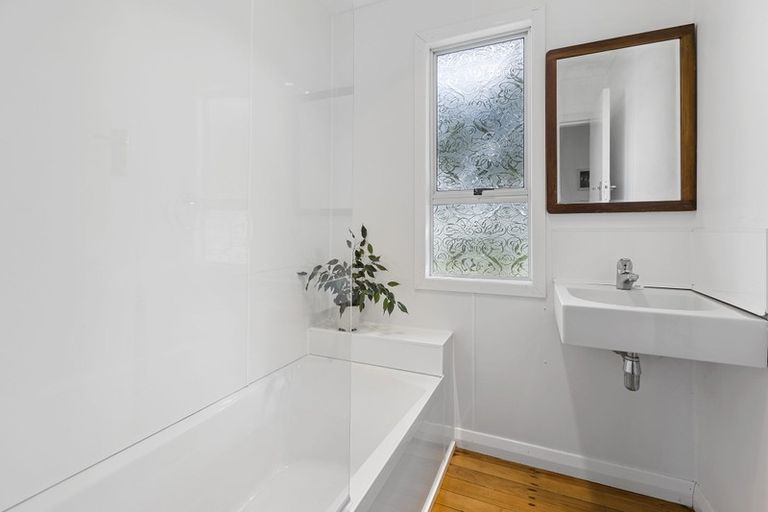 Photo of property in 182 Richmond Road, Lepperton, New Plymouth, 4373