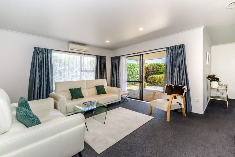 Photo of property in 6 Hemi Street, Waikanae, 5036