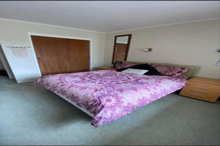 Photo of property in 1/86 Lincoln Park Avenue, Massey, Auckland, 0614