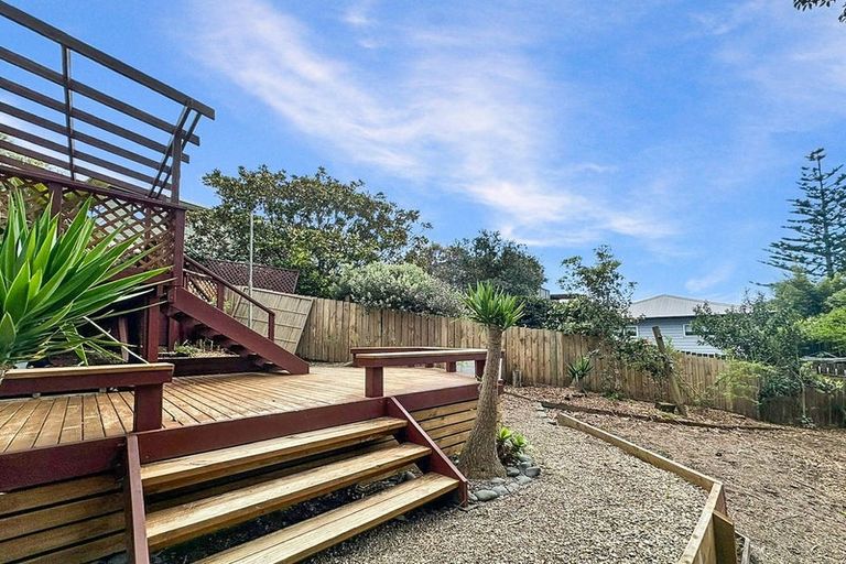 Photo of property in 1/10 Halder Place, Torbay, Auckland, 0632