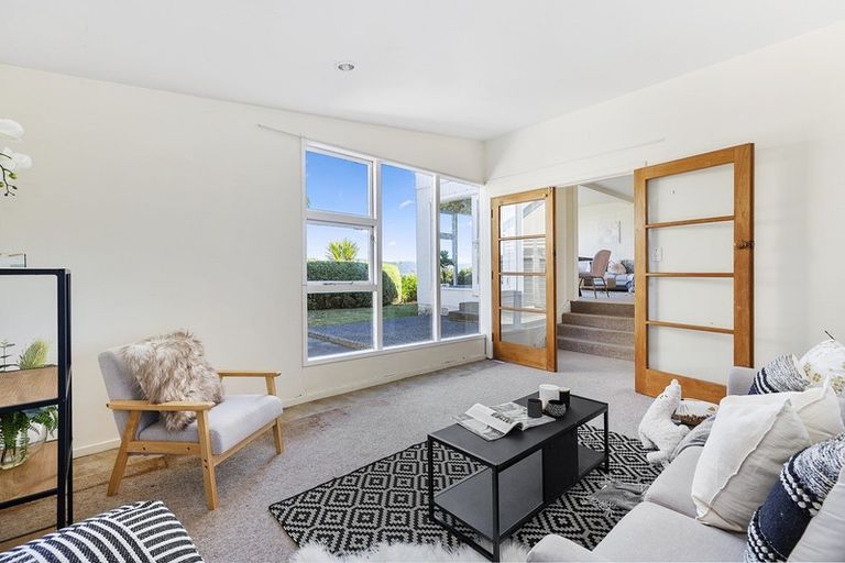 Photo of property in 115 Akaroa Drive, Maupuia, Wellington, 6022