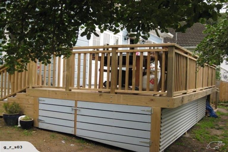 Photo of property in 30 Sutherland Crescent, Melrose, Wellington, 6023