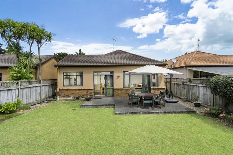 Photo of property in 24 Villanova Place, Albany, Auckland, 0632